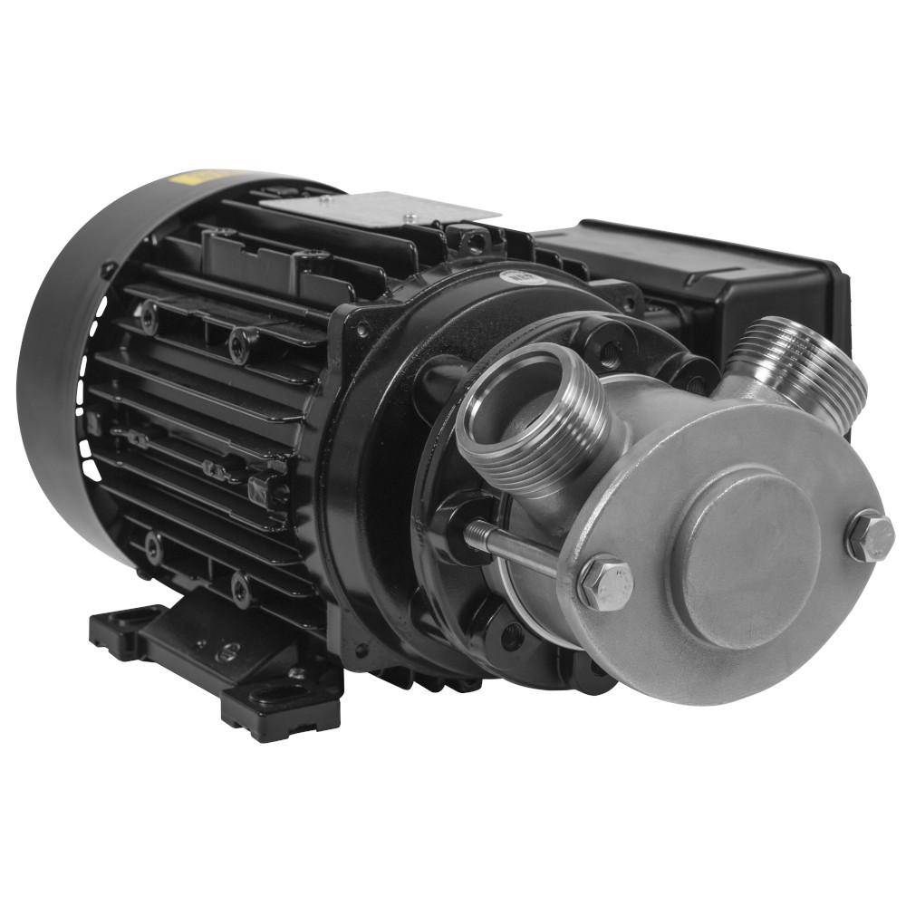 Industrielle elektrische Pumpenmotor mit Metallgehäuse und Gewinde-Ein- und Ausgangsanschlüssen auf weißem Hintergrund.