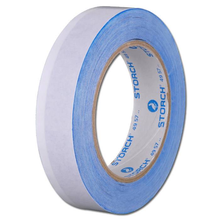 Eine Rolle blaues Klebeband mit weißem Träger, isoliert auf einfachem Hintergrund gezeigt.