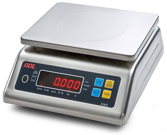 Digitale Waage aus Edelstahl mit flacher Plattform, rot leuchtender LED-Anzeige mit Anzeige 0.000 und Bedientasten für Ein/Null, Tara und Einstellung.