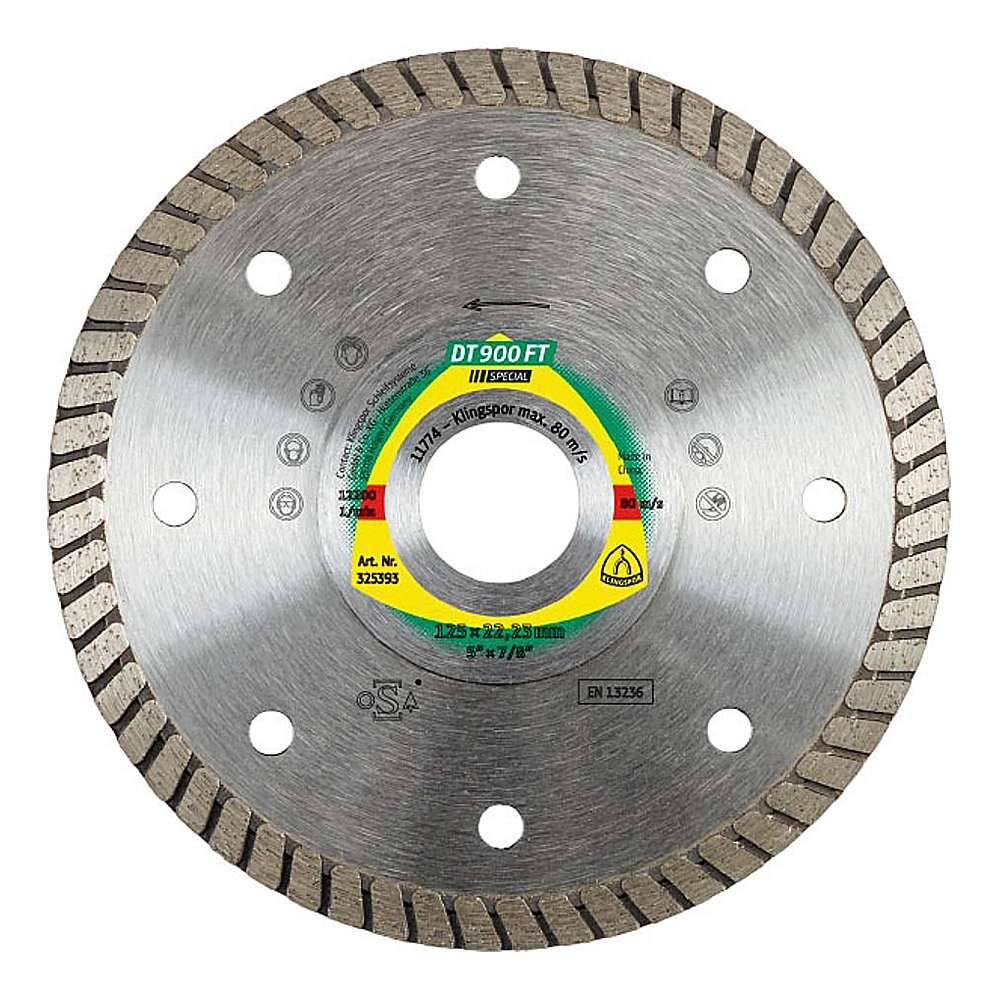 Diamanttrennscheibe mit segmentiertem Rand und zentraler Befestigungsbohrung, gekennzeichnet mit „DT900 FT