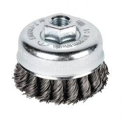 Metallischer Drahtbürsten-Becher mit gedrehten Borsten und einem zentralen Sechskantmutteranschluss, der zum Reinigen oder Entgraten von Oberflächen in industriellen Umgebungen verwendet wird.