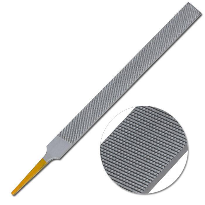 Flache Metallfeilfeile mit gelbem Griff, diagonal gezeigt mit vergrößerter Nahaufnahme ihrer feinen gerillten Schleiffläche.