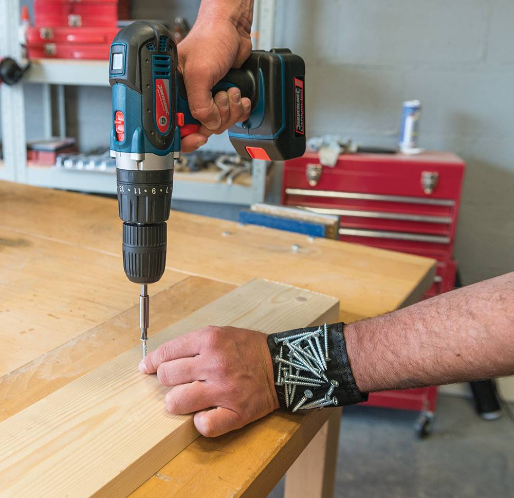 Magnetarmband mit Taschen für Schrauben, Schraubendreherbits, etc.