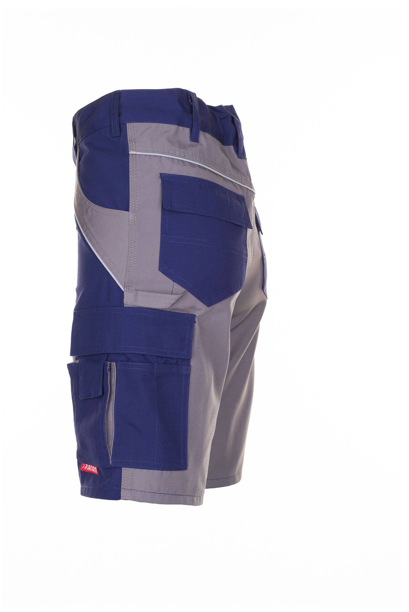Seitenansicht von blauen und grauen Arbeitsshorts mit mehreren Cargotaschen auf weißem Hintergrund.