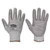 Graue Sicherheitshandschuhe mit Text auf einem Handschuh, die Handflächen- und Rückenansicht vor weißem Hintergrund.