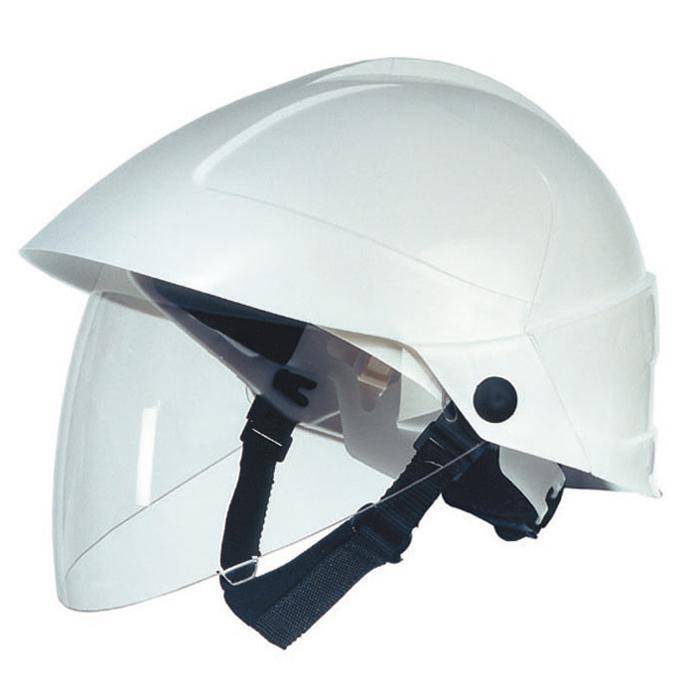 Ein weißer Schutzhelm mit klarem Visier und verstellbarem Kinnriemen, entwickelt zum Schutz des Kopfes.
