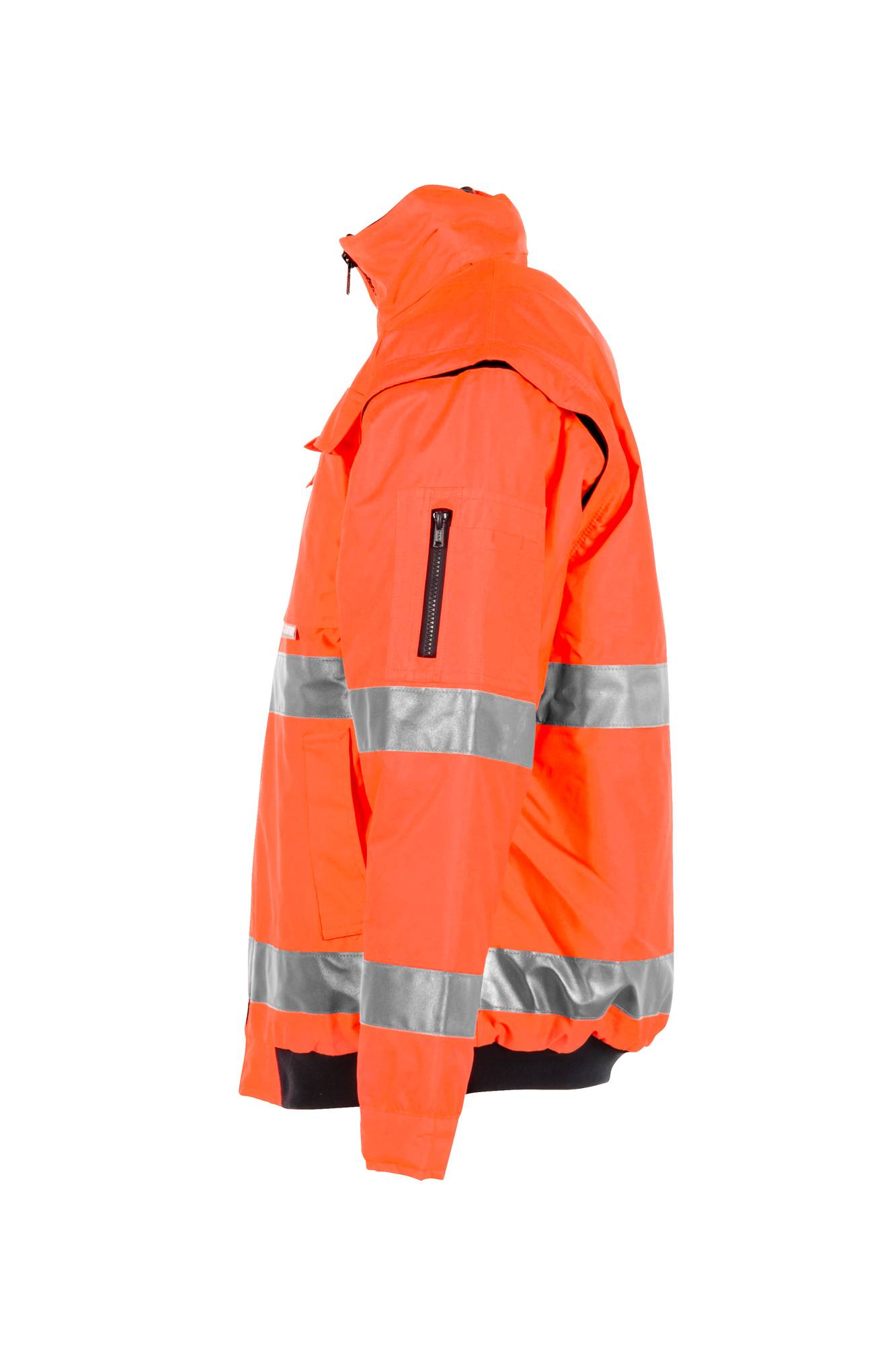 Hochsichtbare orangefarbene Jacke mit Kapuze und reflektierenden silbernen Streifen, isoliert auf weißem Hintergrund dargestellt.