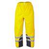 Helle gelbe Regenhose mit reflektierenden Bändern an den Unterschenkeln, entwickelt für Sicherheit und Sichtbarkeit unter nassen Bedingungen.