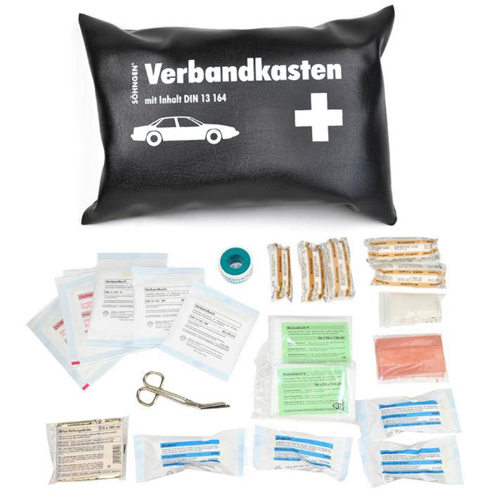 Autoverbandskasten in einem schwarzen Reißverschlussbeutel mit der Aufschrift „Verbandkasten