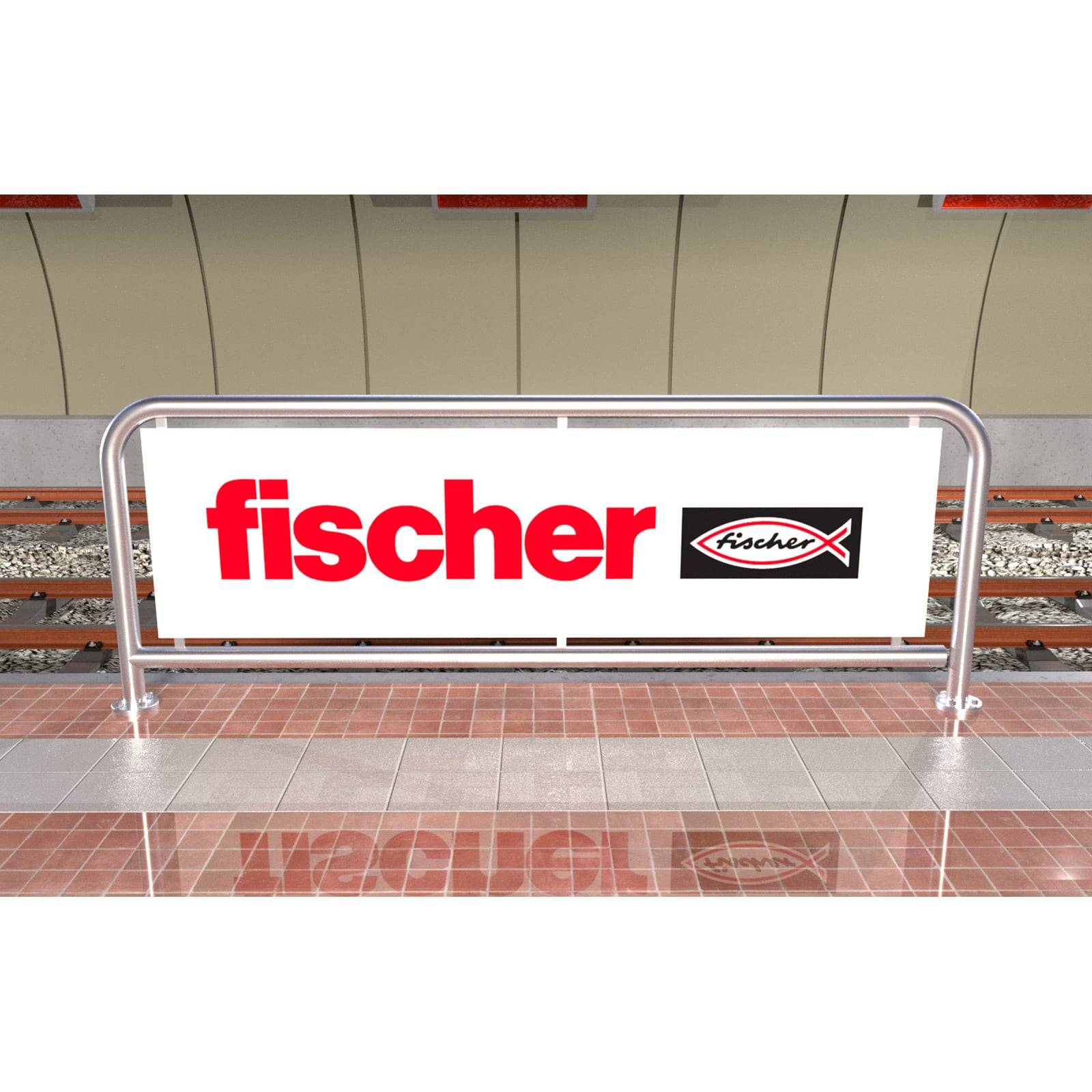 Ein Bahnsteig mit einem weißen Schild an einem Metallgeländer, auf dem der Markenname „fischer