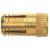 Eine Nahaufnahme eines gerillten, goldenen Metallwerkzeugteils, möglicherweise eine Verschraubung oder ein Adapter, mit Gewindebereichen und Rillen.