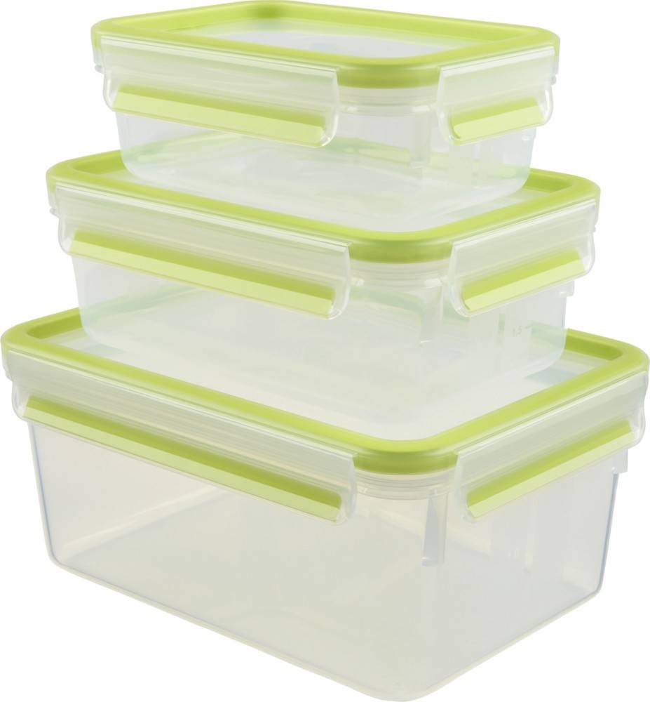Drei gestapelte transparente Kunststoff-Lebensmittelbehälter mit grünen Deckeln, geeignet für Lagerung oder Mahlzeitenvorbereitung.
