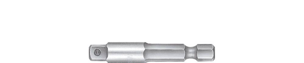 Ein Silber-Steckadapter-Werkzeug mit quadratischem Antriebsende und Sechskant-Schaftende, gezeigt auf einem einfachen weißen Hintergrund.