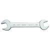 Ein silberner Gabelschlüssel mit Größenmarkierungen, der zum Drehen von Muttern und Schrauben verwendet wird.