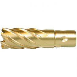 Ein goldfarbiger Hartmetall-Hohlbohrer mit Spiralnuten, verwendet zum Bohren präziser Löcher in Metall.