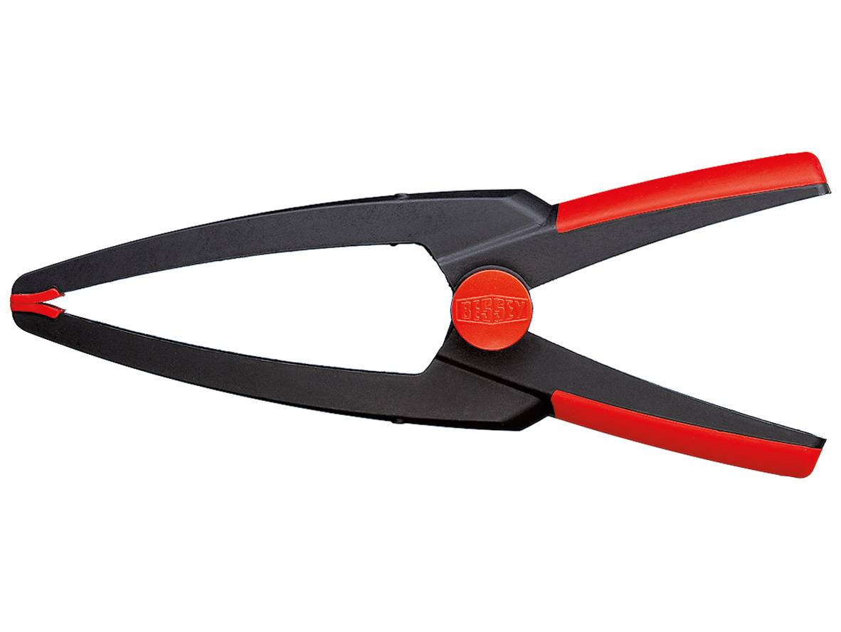 Rot-schwarze Gartenschere mit geschlossenen Klingen, mit ergonomischen Griffen für angenehme Griffigkeit.