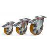 Drei Lenkrollen in verschiedenen Größen, jeweils mit einer Bremse, in einer Reihe angeordnet. Die Rollen sind metallisch mit gelben Rädern.