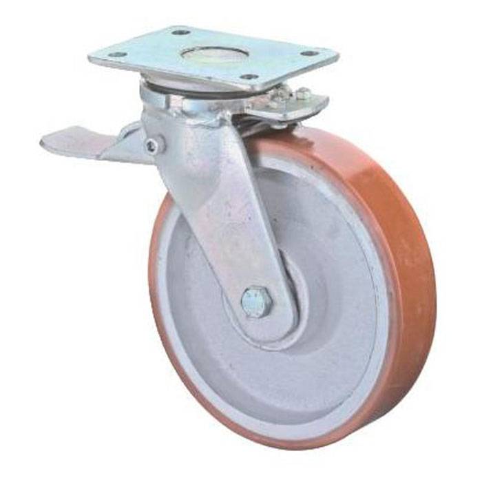 Ein einzelnes robustes Lenkrollen-Rad mit einer Metallhalterung und einem braunen Gummireifen auf weißem Hintergrund.