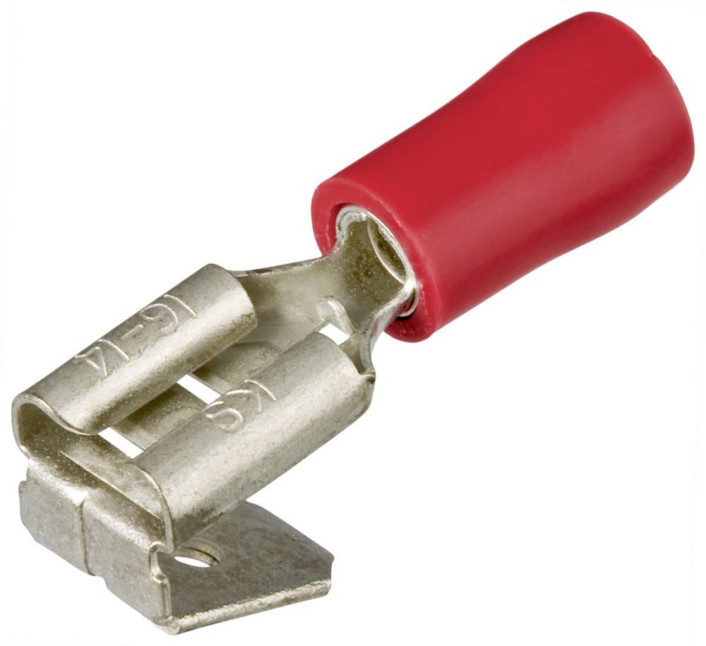 Ein roter isolierter Kabelschuh, der die Metallfabel und den isolierten Griff zeigt, der für elektrische Kabelverbindungen verwendet wird.