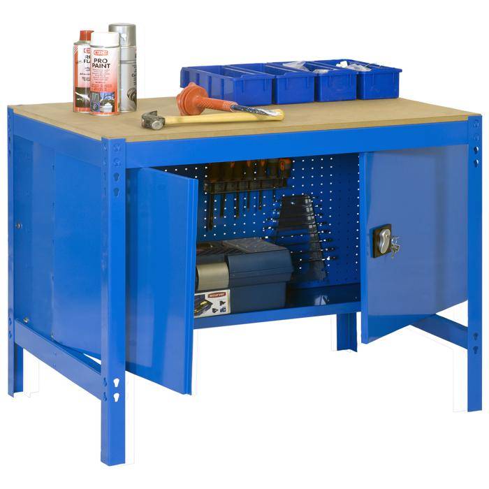 Blaue Metallwerkbank mit Holzoberfläche und offenen Schranktüren, die Farbdosen, Werkzeuge und blaue Aufbewahrungsbehälter enthält.