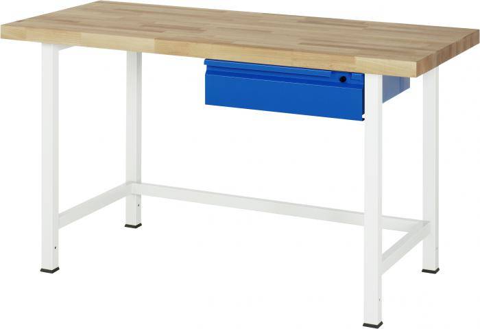 Holzwerkbank mit weißen Metallbeinen und einer blauen Unterschublade auf weißem Hintergrund.