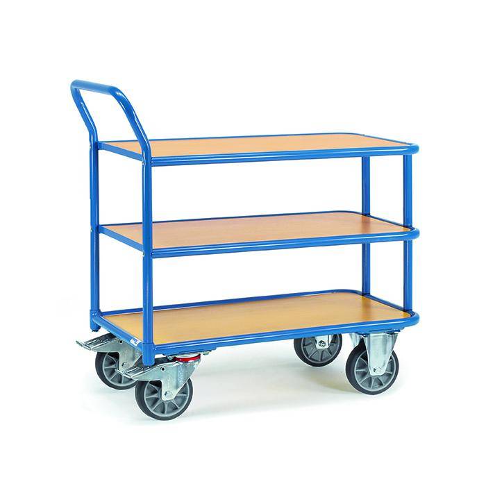 Blauer dreiräbriger Utilitäts-Servierwagen mit Holzregalen und vier Lenkrollen zum Transportieren von Gegenständen.