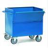 Ein blauer Industriewagen mit vier Rädern, der für Materialtransport oder Lagerung in Lager- oder Industrieumgebungen verwendet wird.