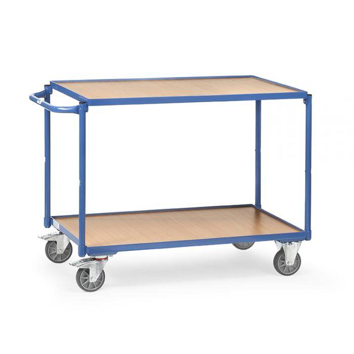 Blauer zweirädriger Servierwagen mit Holzplattformen und vier Lenkrollen auf weißem Hintergrund.