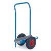 Ein blauer Handwagen mit roten Rädern, verwendet zum Bewegen schwerer Objekte.