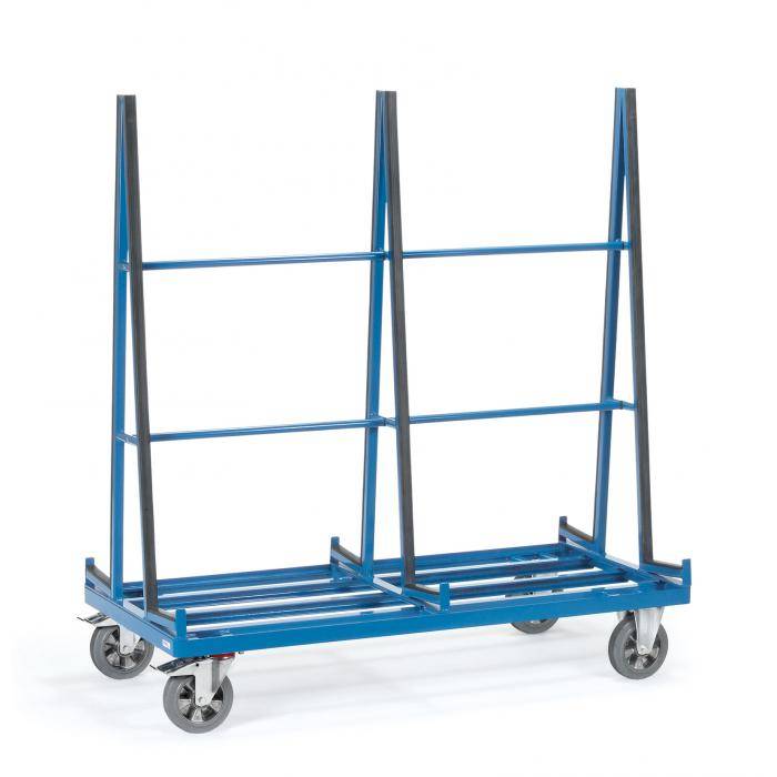 Blauer Metall-Lagerwagen mit Rädern, drei hohen vertikalen Stützen und zwei horizontalen Regalbrettern, verwendet zum Transport von langen Materialien.