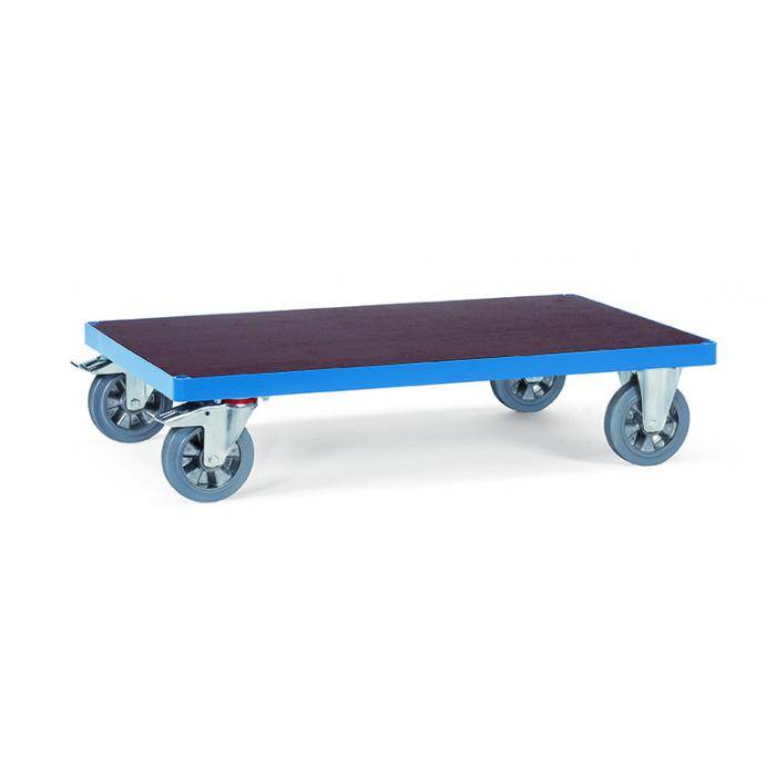 Niedriger Plattformwagen mit dunklem Holzbelag, blauem Rahmen und vier Lenkrollen auf weißem Hintergrund.