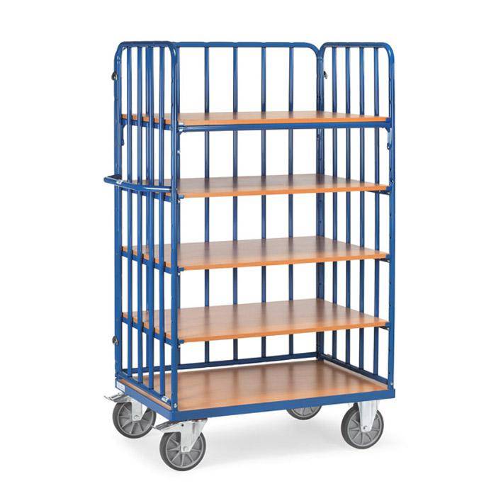 Blauer Metallrollwagen mit fünf Holzregalen und vier Lenkrollen, verwendet für die Lagerung oder den Transport von Gegenständen.