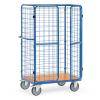Ein blauer Metallgitterwagen mit vier Rädern und einer orangefarbenen Basis, verwendet zum Transportieren von Waren.