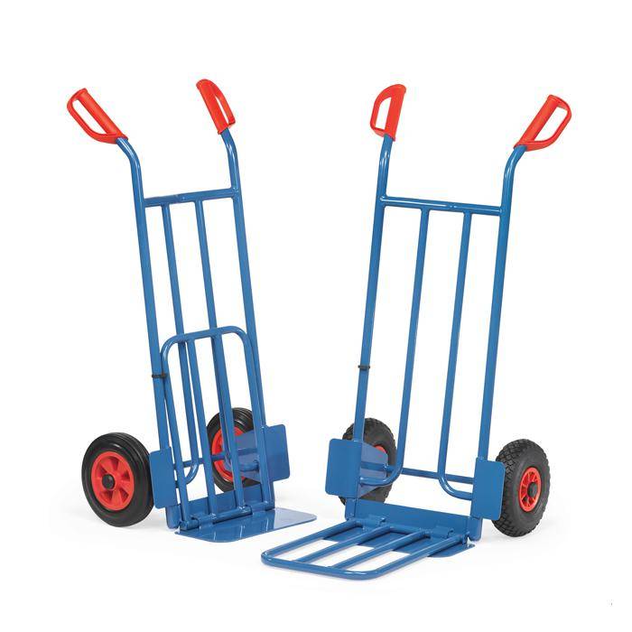 Zwei blaue Handwagen mit roten Griffen und schwarzen Rädern, einer aufrecht und einer gekippt mit flach eingeklappter Grundplatte, auf weißem Hintergrund.