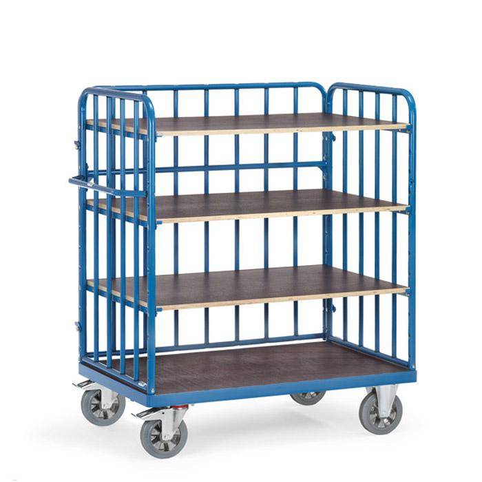 Blauer Metall-Rollwagen mit vier Regalen und Lenkrollen auf weißem Hintergrund.