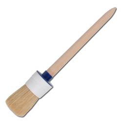 Ein traditioneller Pinsel mit einem Holzgriff, blauer Ferrule und weißen Borsten, typischerweise verwendet zum Malen oder für Kalligraphie.