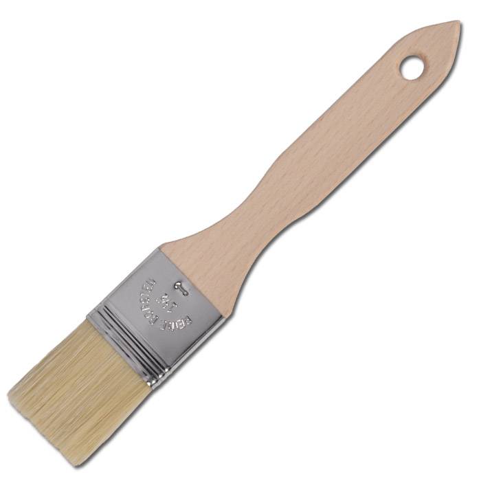 Ein einzelner Pinsel mit einem Holzgriff und beigefarbenen Borsten auf weißem Hintergrund.