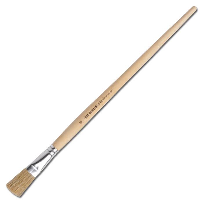 Ein einzelner abgewinkelter Pinsel mit Holzgriff und hellen Borsten auf weißem Hintergrund.