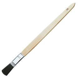 Ein langstieliger Malerpinsel mit Holzgriff und schwarzen Borsten, häufig zum Malen oder für Bastelprojekte verwendet.