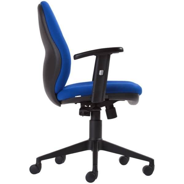 Bürodrehstuhl mit Armlehnen blau