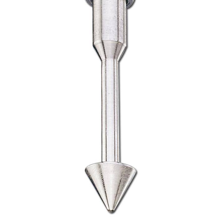 Nahaufnahme eines kegelförmigen Metall-Bohrers oder Gravurstichels auf weißem Hintergrund.