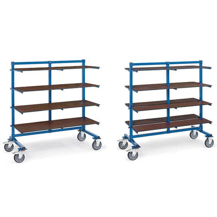 Zwei blaue fahrbaren Regalkörbe mit je vier braunen Regalbrettern, nebeneinander auf Rollen vor weißem Hintergrund dargestellt.