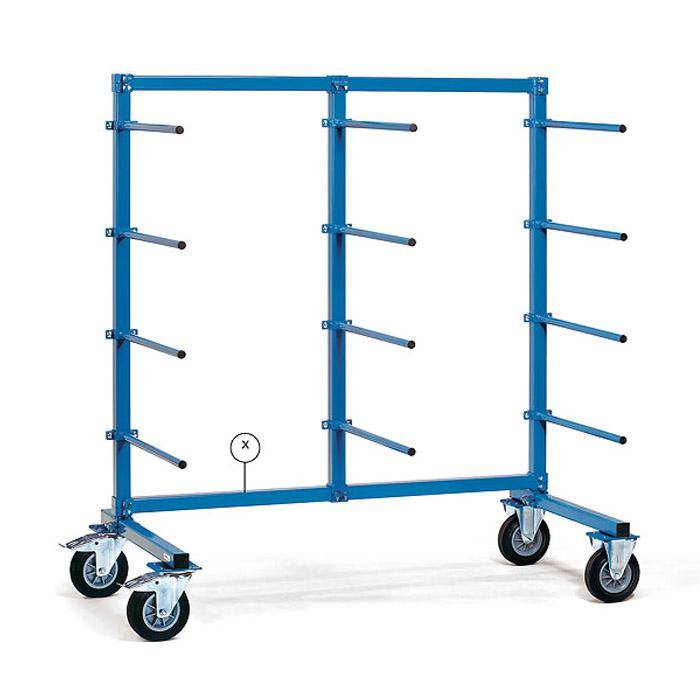 Metallgestell mit blauen Rädern und mehreren Seitearmen auf Lenkrollen vor weißem Hintergrund.