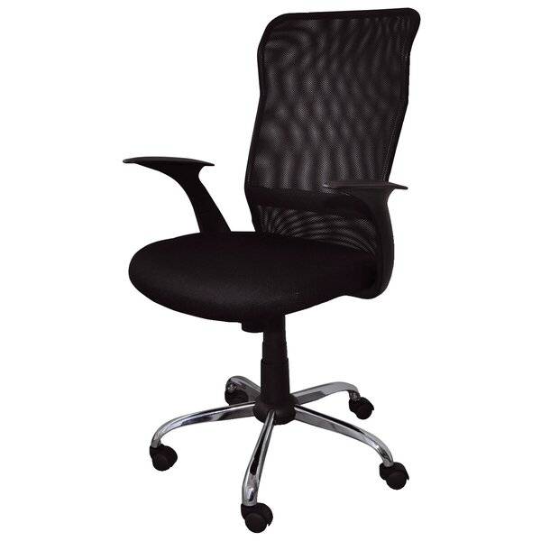 Schwarzer Mesh-Bürodrehstuhl mit Armlehnen, gepolstertem Sitz und fünfrädriger Chrombasis auf weißem Hintergrund.