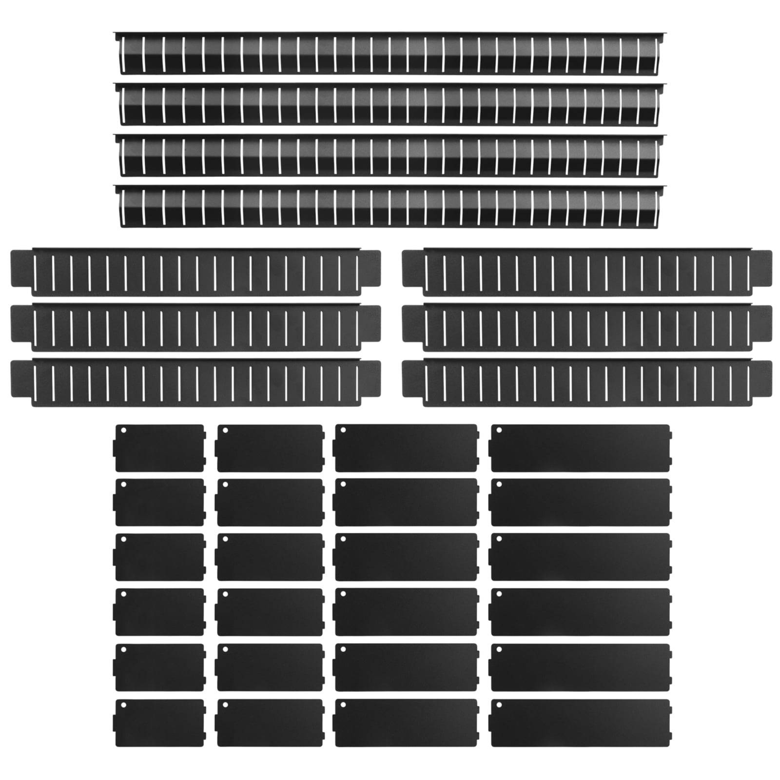 Schwarze Metallteile mit Schlitzen, die in Reihen angeordnet sind und mehrere Größen und Formen von Hardwarekomponenten auf weißem Hintergrund zeigen.