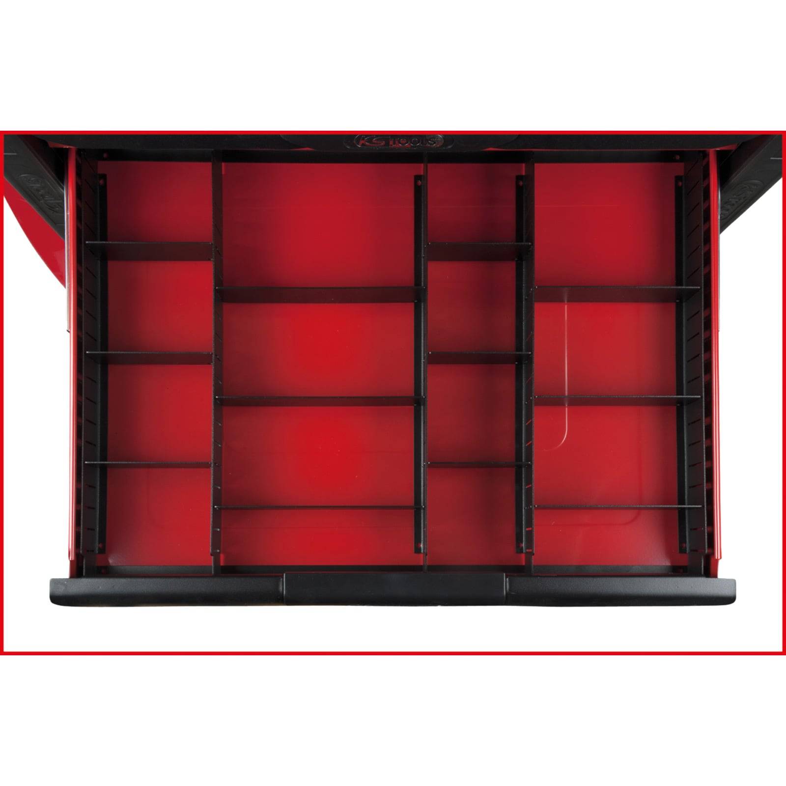 Rot-schwarze Regale oder Vitrine mit mehreren leeren Fächern und dunklem Sockel, Vorderansicht dargestellt.
