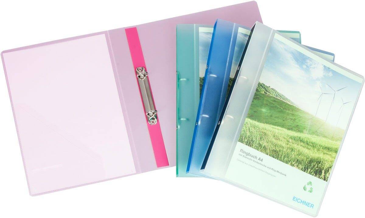 Mehrere transparente Kunststoff-Dokumentenmappen oder Berichtshüllen fächerartig angeordnet, mit Pastellfarben und blauen Covern, eines mit einem Landschaftsfoto.