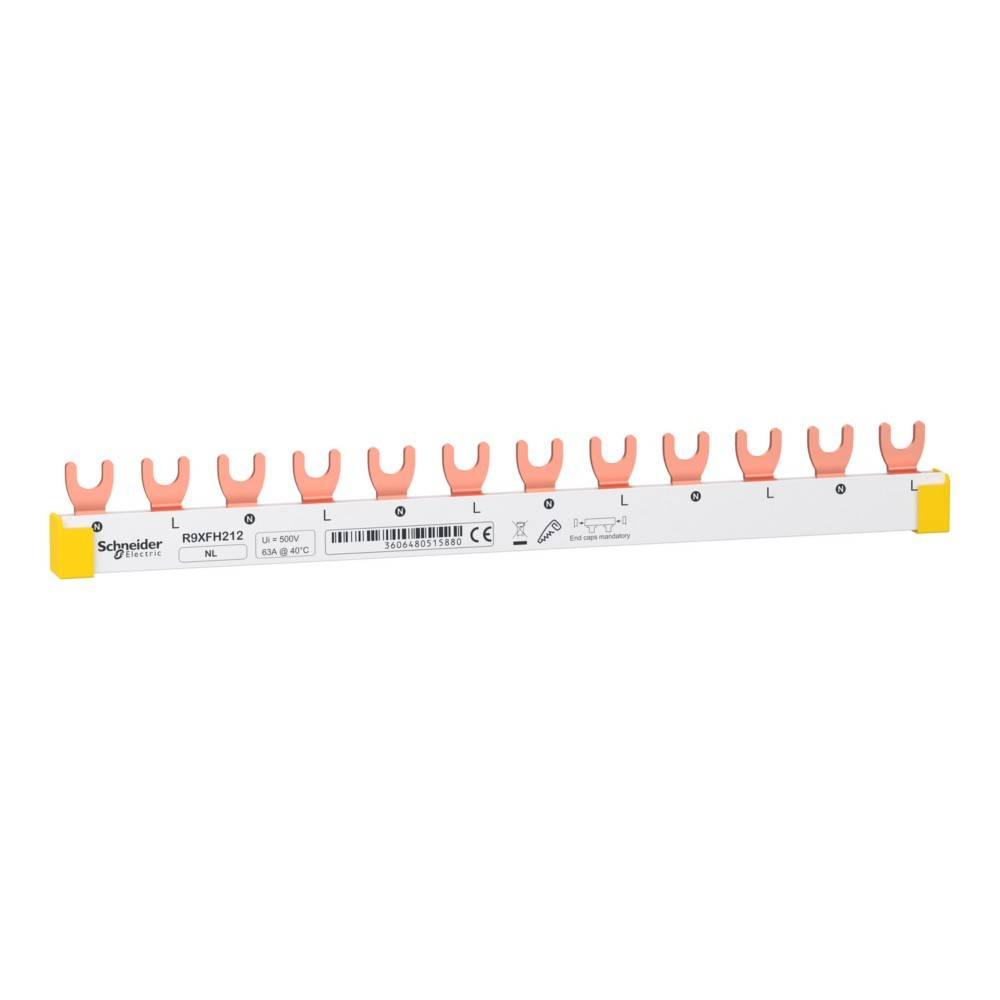 Ein Schneider Electric RXM F Steckrelais mit orangefarbenen Gabelklemmen, weißem Sockel und Beschriftungsdetails.