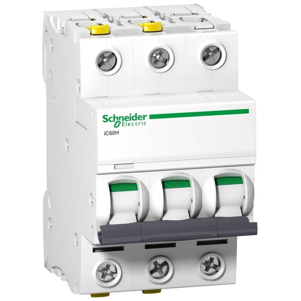 Ein Leitungsschutzschalter mit drei Schaltern, auf dessen Vorderseite 'Schneider Electric IC60H' beschriftet ist.