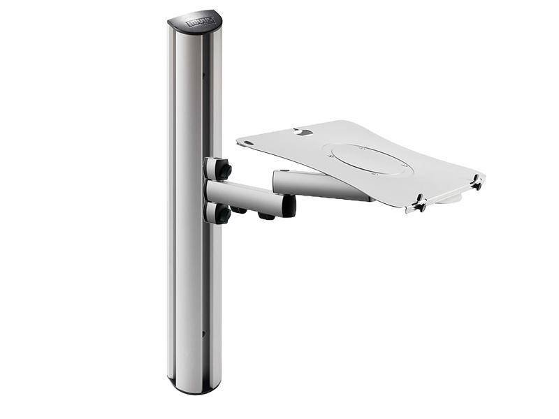 Eine vertikale Metallstange mit einem verstellbaren Arm, der eine flache Plattform trägt, die zum Montieren von elektronischen Geräten wie Monitoren oder Laptops entwickelt wurde.